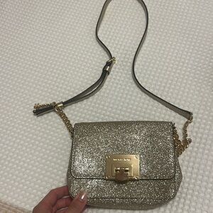 Brand new Michael Kors sparkly gold purse that’s perfect for the holidays!
